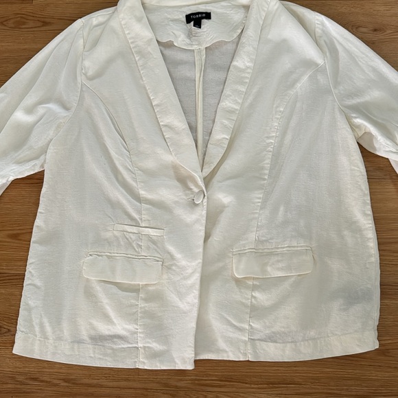 Torrid Women's White Lightweight Blazer Ruched Sleeves 2X Casual Neutral Plus - Picture 2 of 6